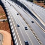Viaduto do GDF no Distrito Federal transformando a mobilidade em Recanto das Emas e Riacho Fundo II, com tráfego fluindo em ambiente urbano.