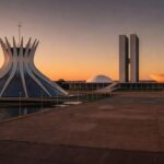 Vista panorâmica de Brasília com arquitetura moderna representando o II Fórum Cidades Criativas do Design e prévia da Rota do Design.