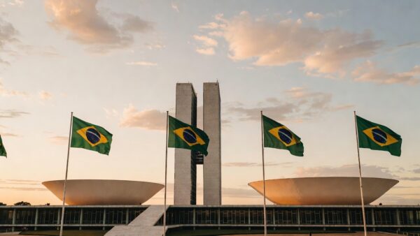 Congresso Nacional em Brasília com bandeiras do Brasil, simbolizando apoio político ao Senado.