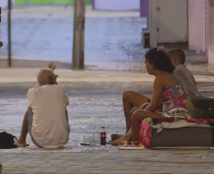 Prefeitura de BH ignora STF e arrasta moradores de rua em operações chocantes