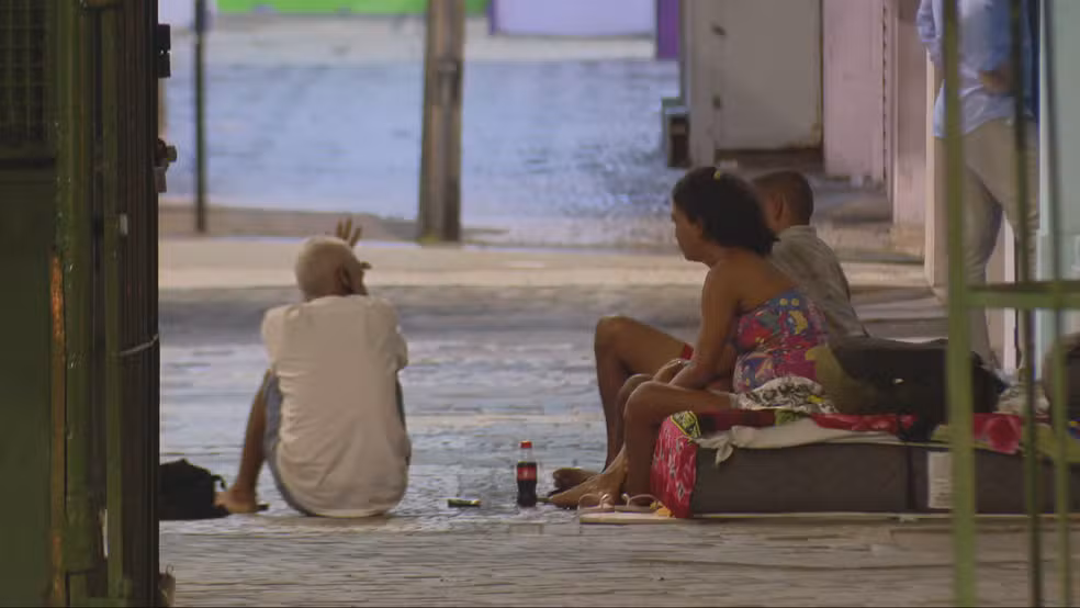 Prefeitura de BH ignora STF e arrasta moradores de rua em operações chocantes