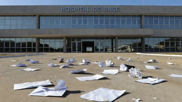 Fachada do Hospital de Base em Brasília representando golpe de vagas falsas no DF