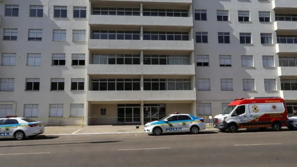 Prédio residencial em Brasília após invasão e refém