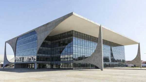 Câmara Legislativa do DF em Brasília durante votação de recursos para a Defensoria Pública.