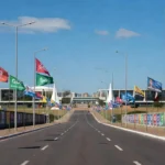 Ruas de Brasília com faixas e panfletos de campanha eleitoral ao GDF