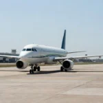Avião em aeroporto brasileiro representando luto na aviação civil